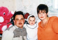 Лера с родителями 1998 01.jpg