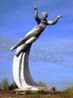 Памятник Терешковой Баевский р-он 02.jpg