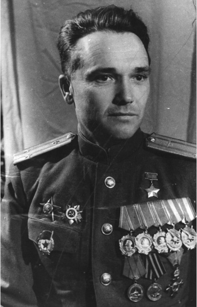 Файл:Pilyutov P A 1945.jpg