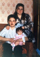 Лера с родителями 1997 01.jpg